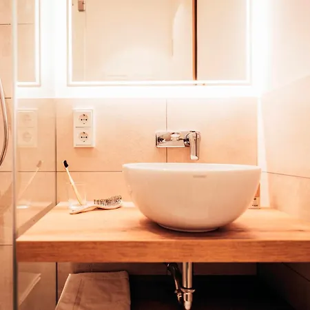 Kalm - East Lägenhetshotell 4*