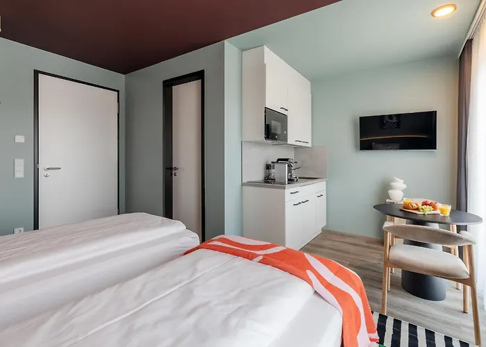 Apart Otel Kalm - East 4*