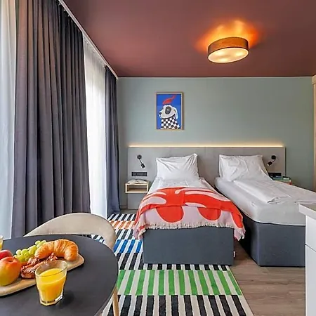 Kalm - East Aparthotel 4*