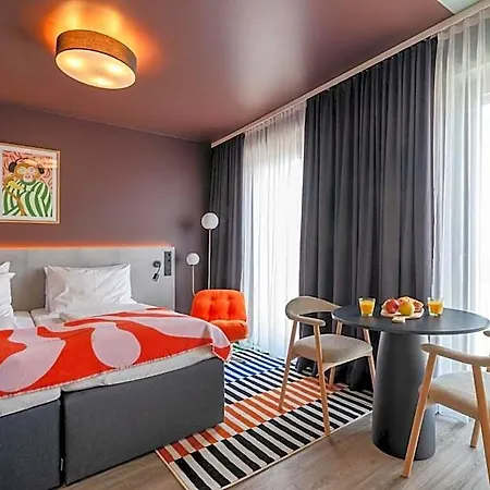 Kalm - East 4*