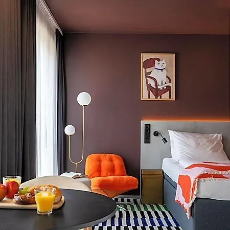 Kalm - East Aparthotel 4*