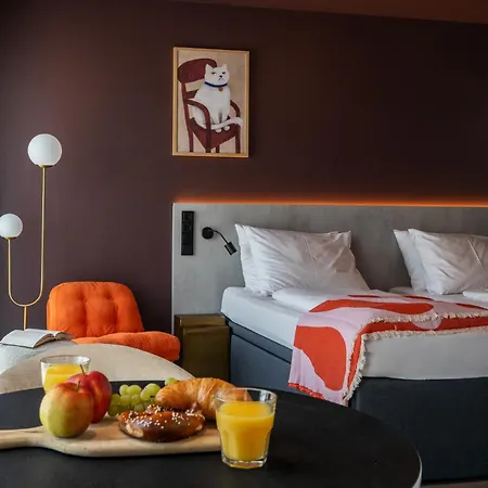 Kalm - East Apartahotel