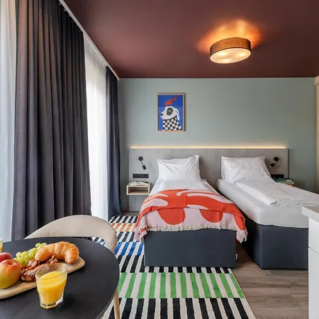 Kalm - East Apartahotel