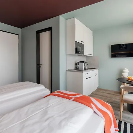 Apartahotel Kalm - East 4*