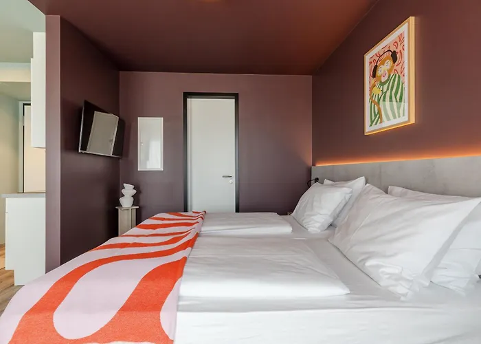 Kalm - East Hotel apartamentowy 4*