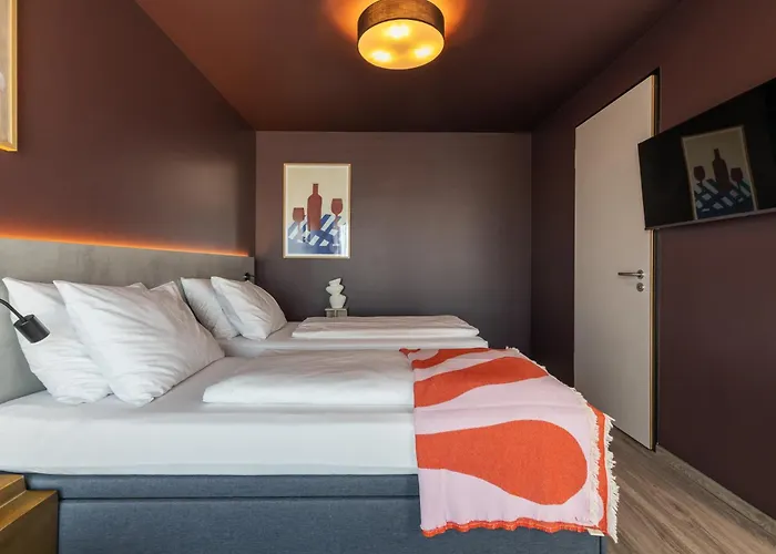 Kalm - East 4*